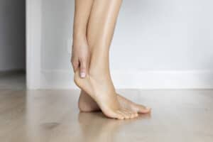 pied de femme douleur à la cheville